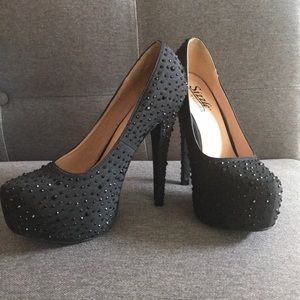 🔥Sizzle Black Rhinestone Heels Size 7.5